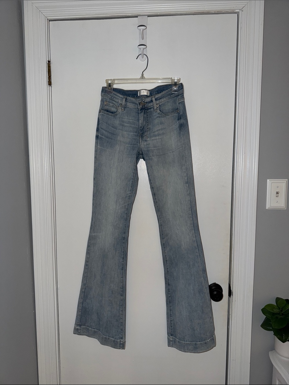 For all mankind- size 25- Light Wash Women's Flared Jeans - Classic Fit